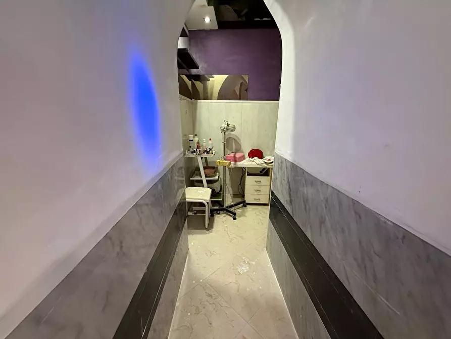 Immagine 25 di Negozio in vendita  in Via XX  Settembre 13 a Capodrise