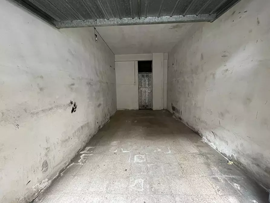 Immagine 1 di Box auto in affitto  in Via Benevento a Caserta