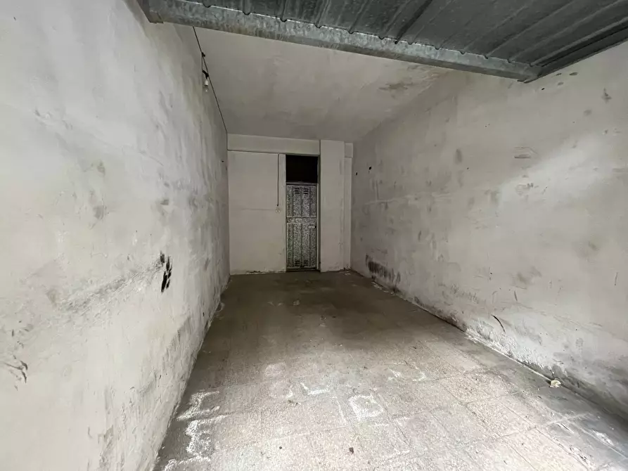 Immagine 4 di Box auto in affitto  in Via Benevento a Caserta