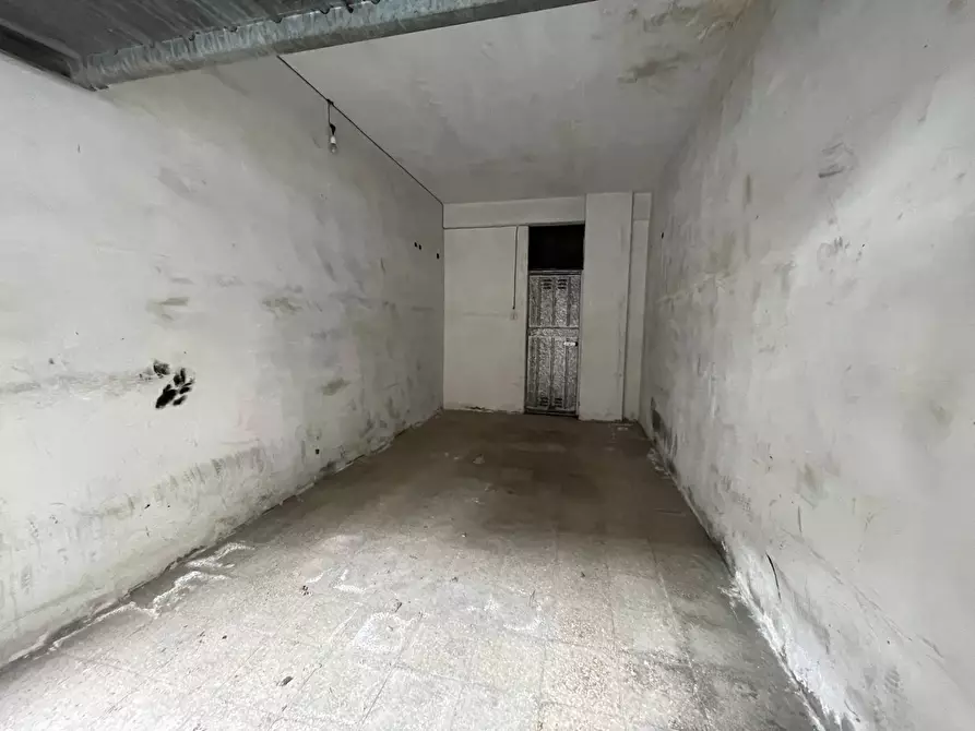 Immagine 5 di Box auto in affitto  in Via Benevento a Caserta