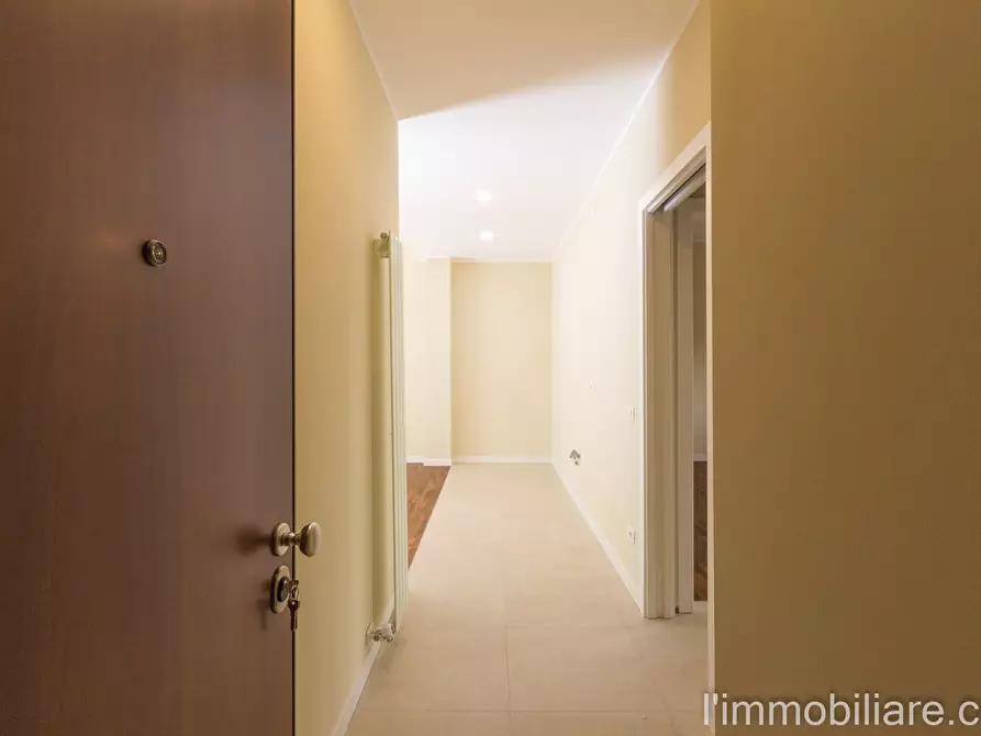 Immagine 2 di Appartamento in vendita  in Via Don Carlo Steeb 21 a Verona