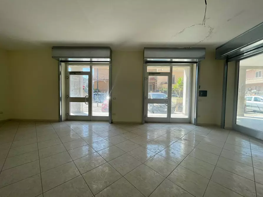 Immagine 3 di Negozio in affitto  in via Giovanni Amendola 8 a Capodrise