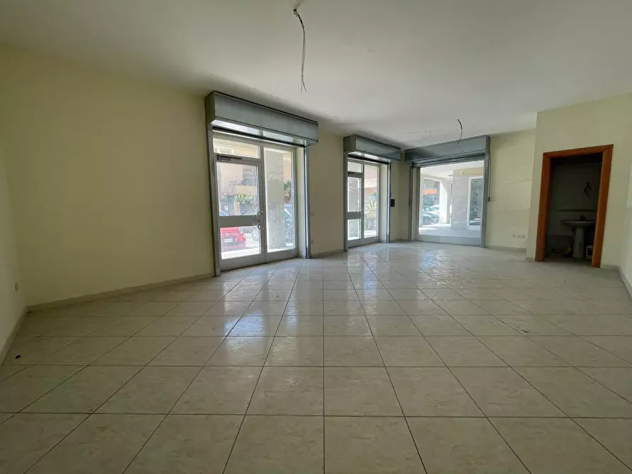 Immagine 5 di Negozio in affitto  in via Giovanni Amendola 8 a Capodrise