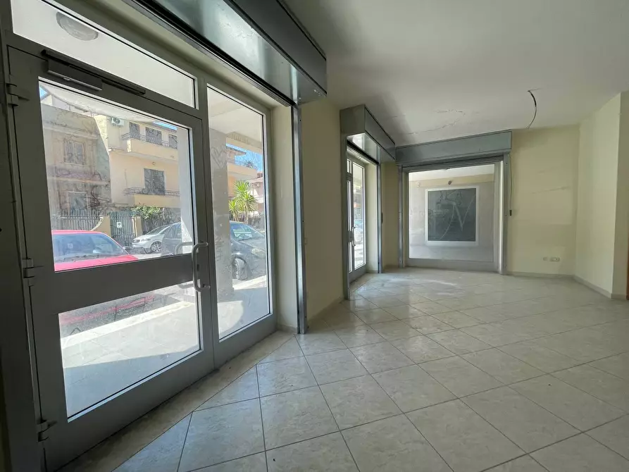 Immagine 4 di Negozio in affitto  in via Giovanni Amendola 8 a Capodrise