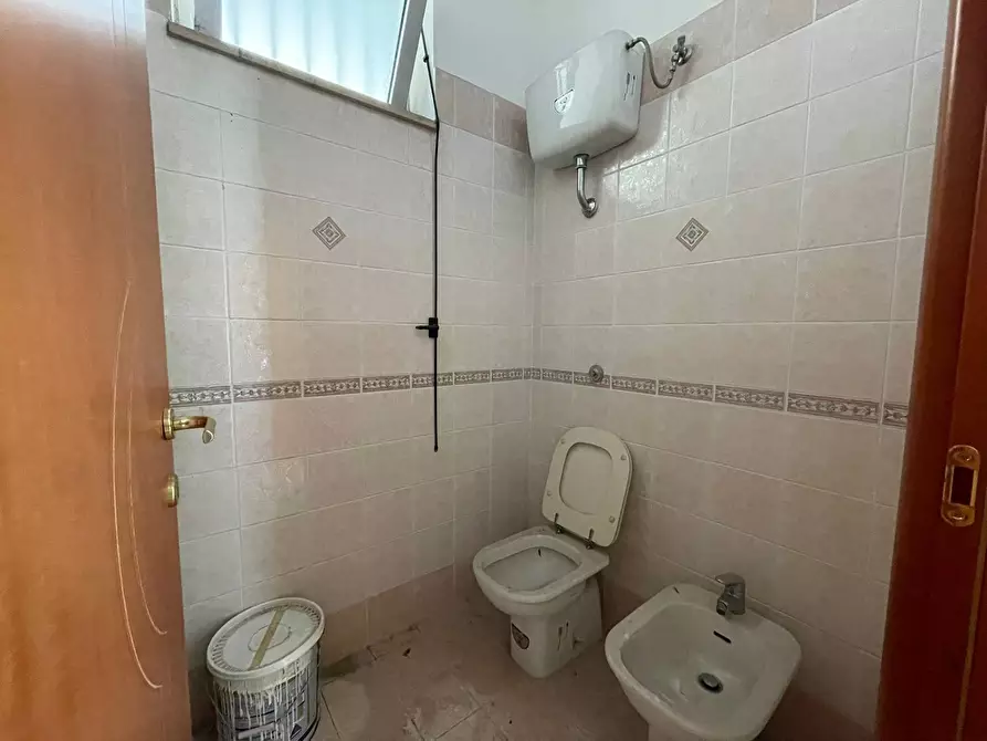 Immagine 13 di Negozio in affitto  in via Giovanni Amendola 8 a Capodrise