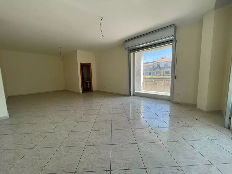 Immagine 9 di Negozio in affitto  in via Giovanni Amendola 8 a Capodrise