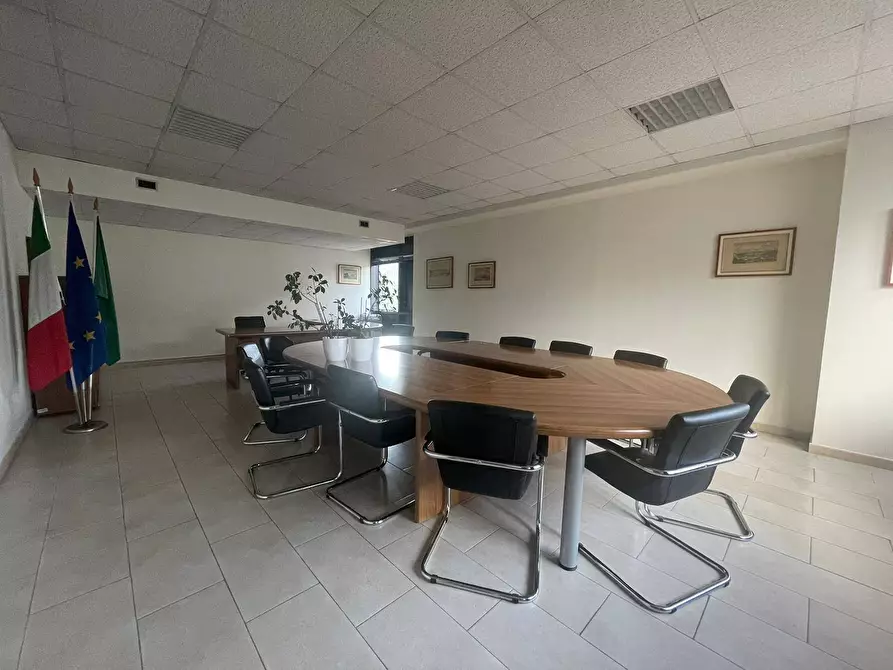 Immagine 6 di Ufficio in affitto  in Via Maggiore Salvatore Arena 1 a Caserta