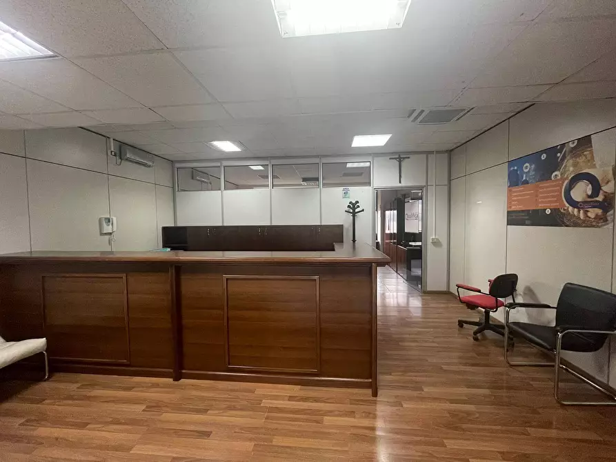 Immagine 9 di Ufficio in affitto  in Via Maggiore Salvatore Arena 1 a Caserta