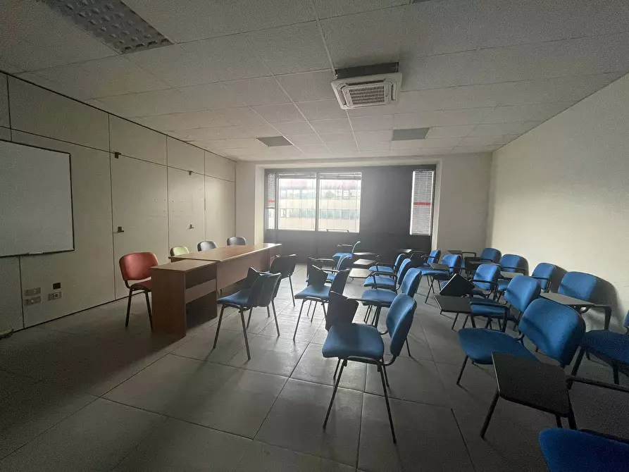 Immagine 18 di Ufficio in affitto  in Via Maggiore Salvatore Arena 1 a Caserta