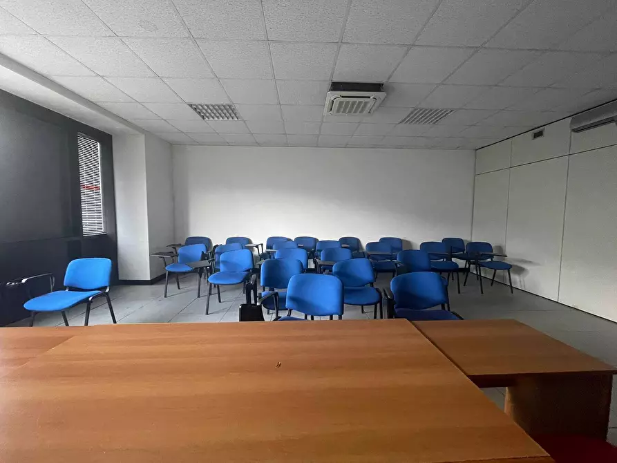 Immagine 20 di Ufficio in affitto  in Via Maggiore Salvatore Arena 1 a Caserta
