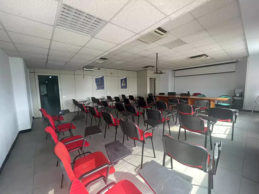 Immagine 1 di Ufficio in affitto  in Via Maggiore Salvatore Arena 1 a Caserta