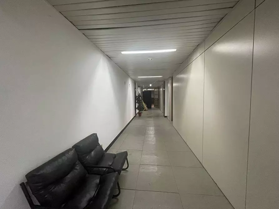 Immagine 25 di Ufficio in affitto  in Via Maggiore Salvatore Arena 1 a Caserta