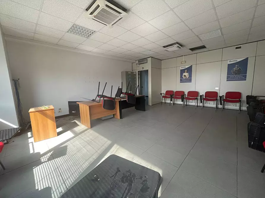 Immagine 3 di Ufficio in affitto  in Via Maggiore Salvatore Arena 1 a Caserta