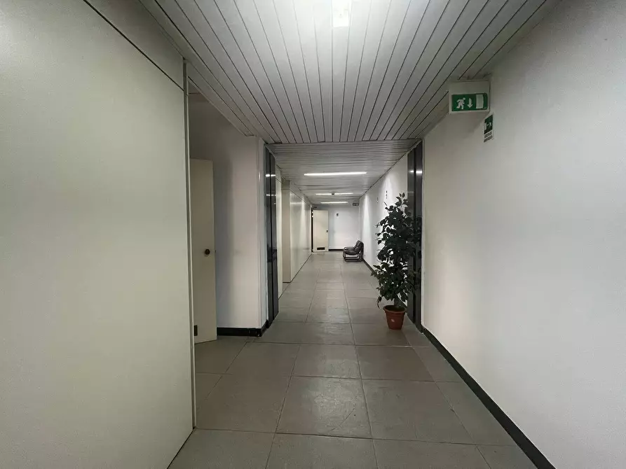 Immagine 26 di Ufficio in affitto  in Via Maggiore Salvatore Arena 1 a Caserta
