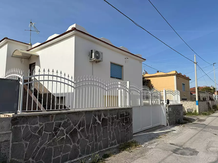 Immagine 1 di Villa in affitto  in viale tagliamento 72 a Cancello Ed Arnone