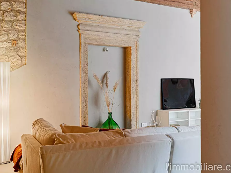 Immagine 9 di Appartamento in vendita  in Vicolo Scaletta Santo Stefano 7 a Verona