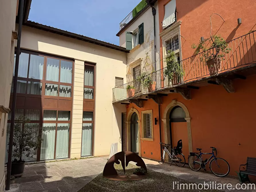 Immagine 89 di Appartamento in vendita  in Vicolo Scaletta Santo Stefano 7 a Verona