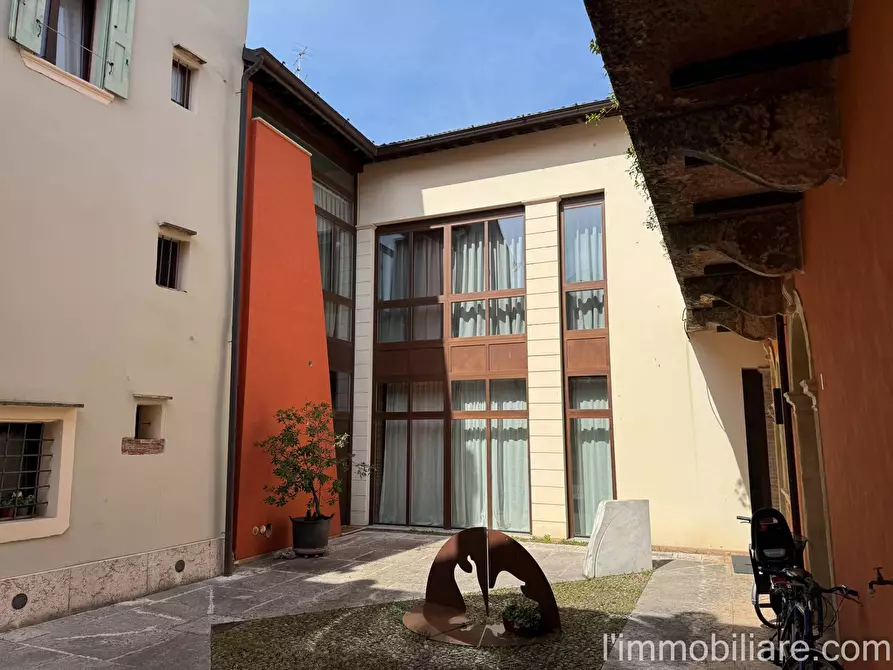 Immagine 90 di Appartamento in vendita  in Vicolo Scaletta Santo Stefano 7 a Verona