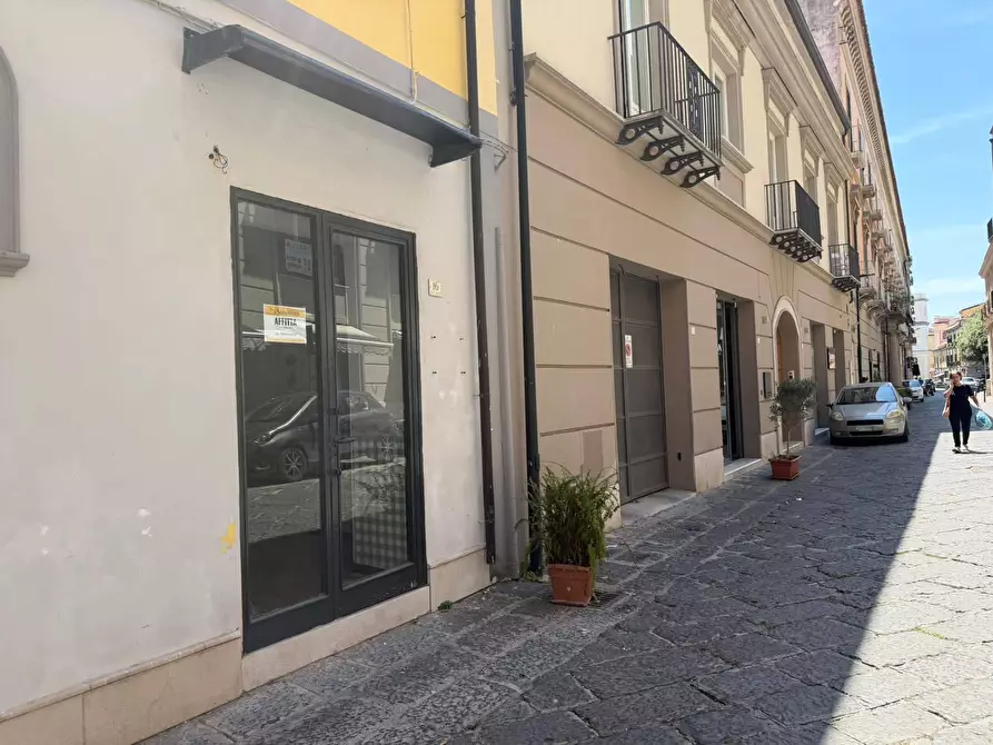 Immagine 1 di Negozio in affitto  in Via Leonetti 16 a Caserta