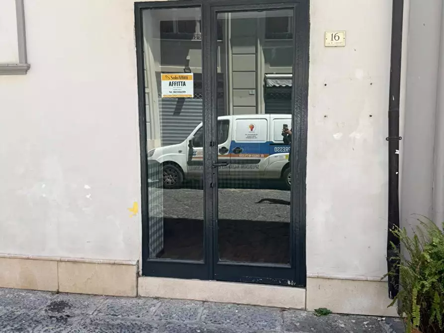 Immagine 4 di Negozio in affitto  in Via Leonetti 16 a Caserta