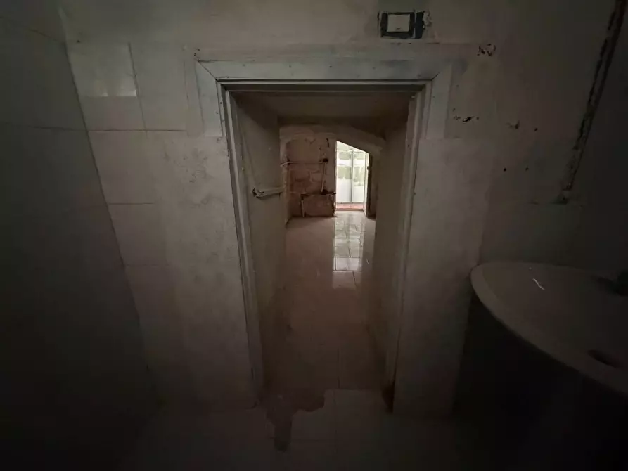 Immagine 14 di Negozio in affitto  in Via Leonetti 16 a Caserta