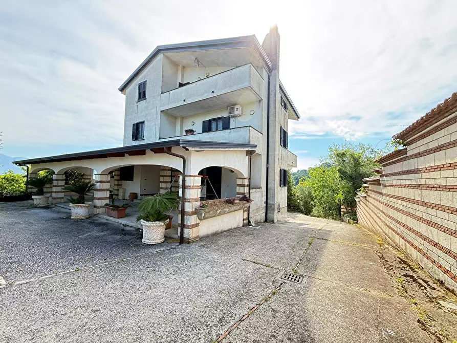 Immagine 1 di Villa in vendita  in Strada  Provinciale  Santa Lucia Montegarofalo 6 a Caiazzo