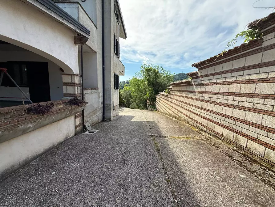 Immagine 49 di Villa in vendita  in Strada  Provinciale  Santa Lucia Montegarofalo 6 a Caiazzo