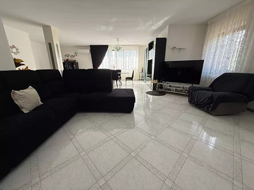 Immagine 19 di Villa in vendita  in Strada  Provinciale  Santa Lucia Montegarofalo 6 a Caiazzo