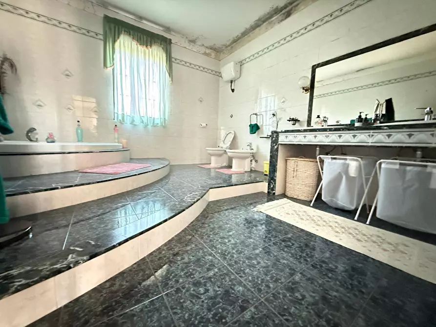 Immagine 38 di Villa in vendita  in Strada  Provinciale  Santa Lucia Montegarofalo 6 a Caiazzo