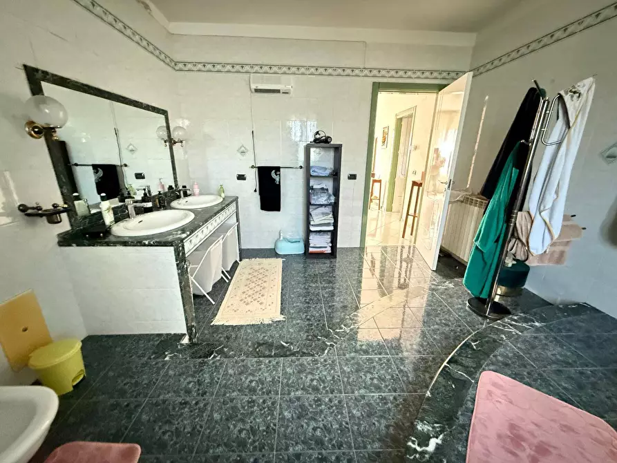 Immagine 40 di Villa in vendita  in Strada  Provinciale  Santa Lucia Montegarofalo 6 a Caiazzo