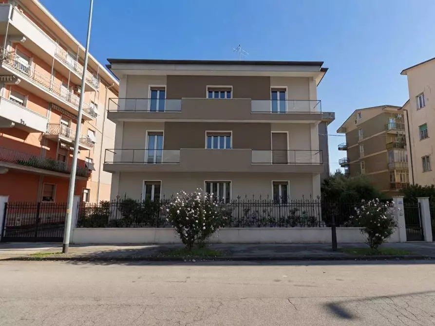 Immagine 2 di Appartamento in vendita  in Via Po 13 a Verona