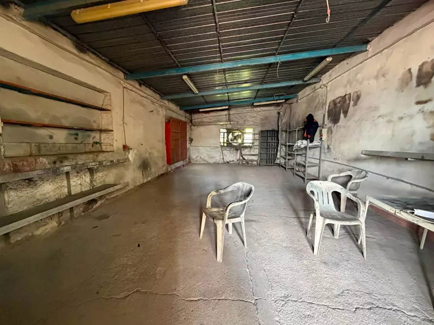 Immagine 11 di Negozio in affitto  in Via Ponteselice a Casagiove