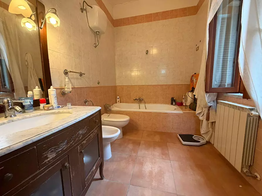 Immagine 27 di Casa indipendente in affitto  in Via San Francesco d'Assisi a Maddaloni