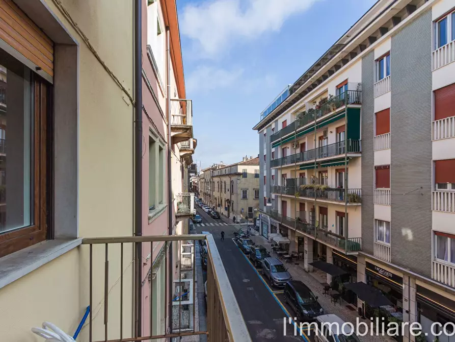 Immagine 11 di Appartamento in vendita  in Via Don Carlo Steeb 21 a Verona