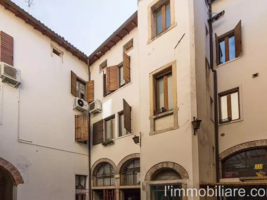Immagine 39 di Appartamento in vendita  in Via Amanti 13 a Verona
