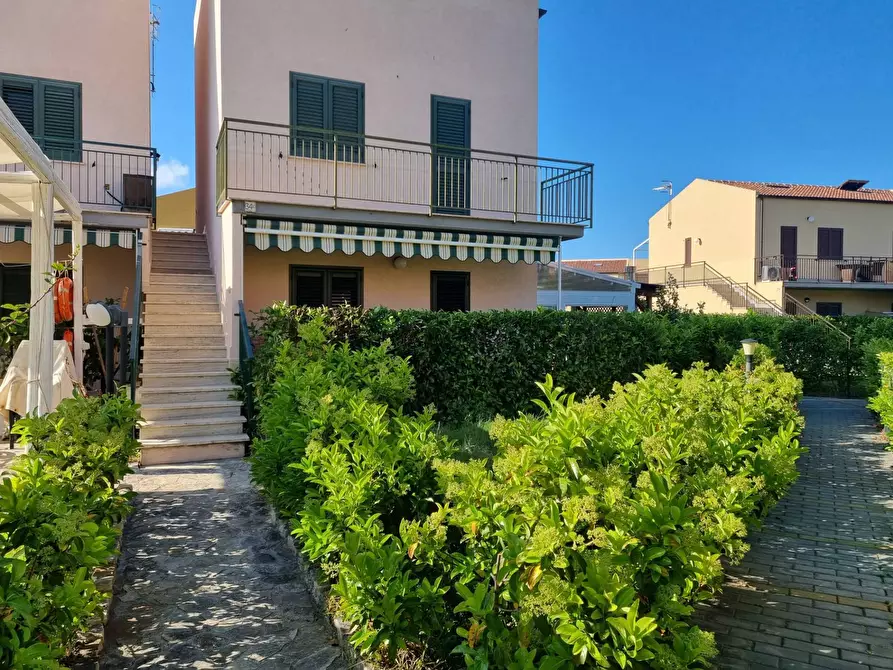 Immagine 4 di Villetta a schiera in vendita  in Viale Delle Tribune a Campofelice Di Roccella