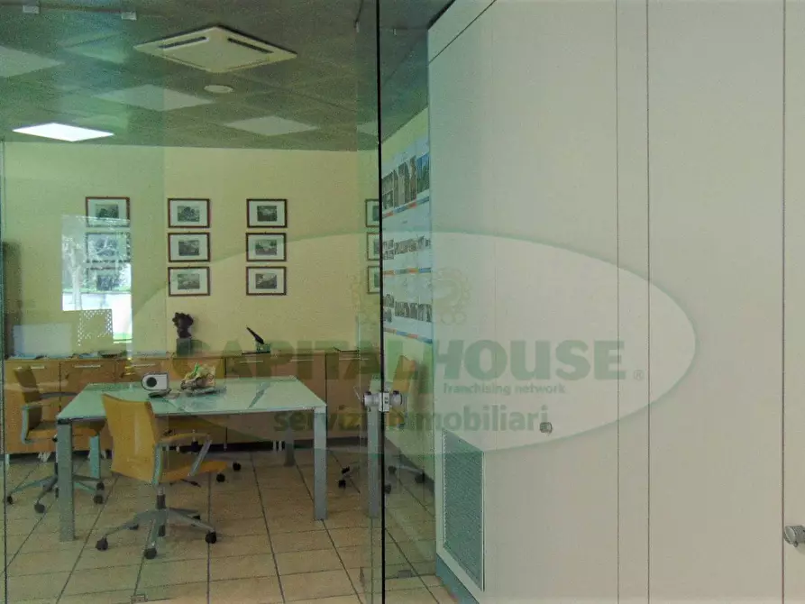 Immagine 8 di Locale commerciale in affitto  in via nazionale delle puglie a Sirignano