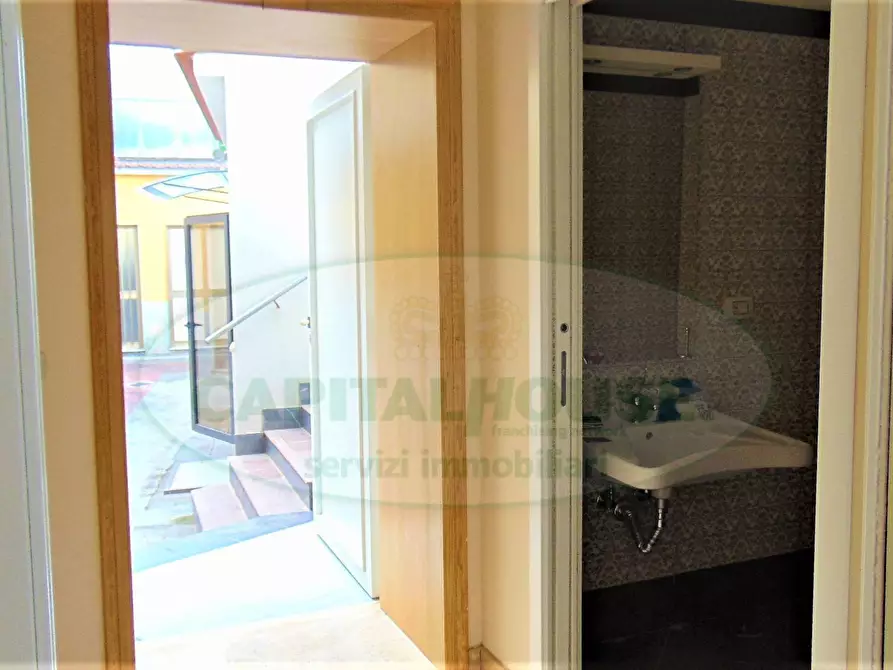 Immagine 6 di Locale commerciale in vendita  in baiano a Baiano