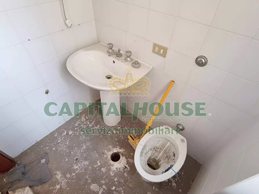 Immagine 7 di Ufficio in vendita  a Capodrise