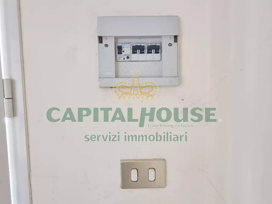 Immagine 9 di Ufficio in vendita  a Capodrise