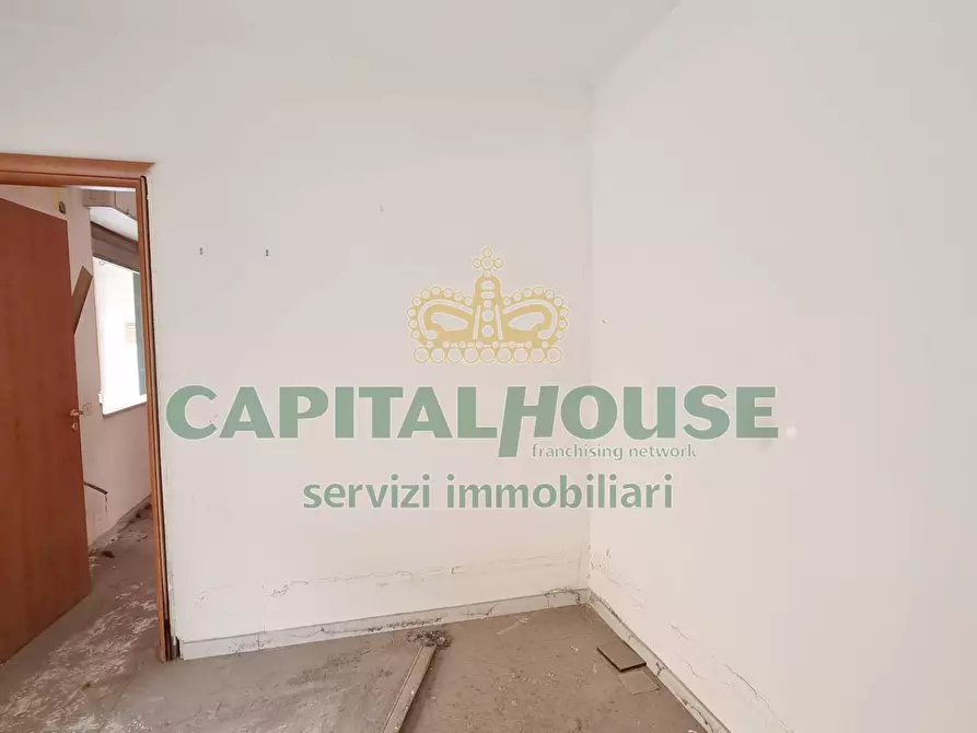 Immagine 12 di Ufficio in vendita  a Capodrise