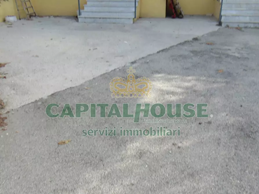 Immagine 5 di Locale commerciale in affitto  in sirignano a Aiello Del Sabato