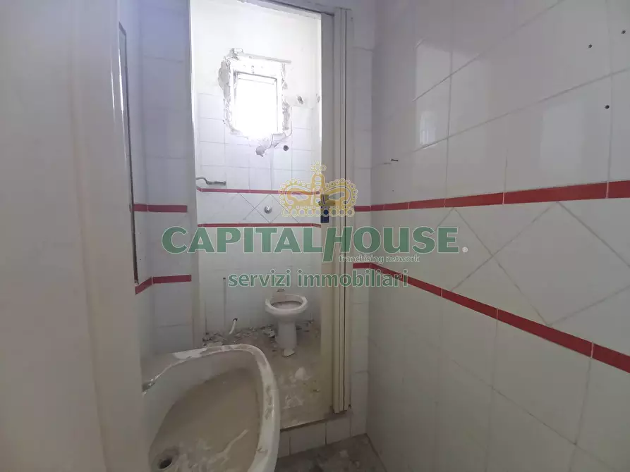 Immagine 10 di Locale commerciale in affitto  in VIALE LIBERTA' a Capua