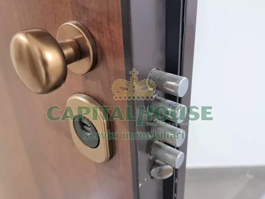 Immagine 10 di Ufficio in vendita  a Camigliano