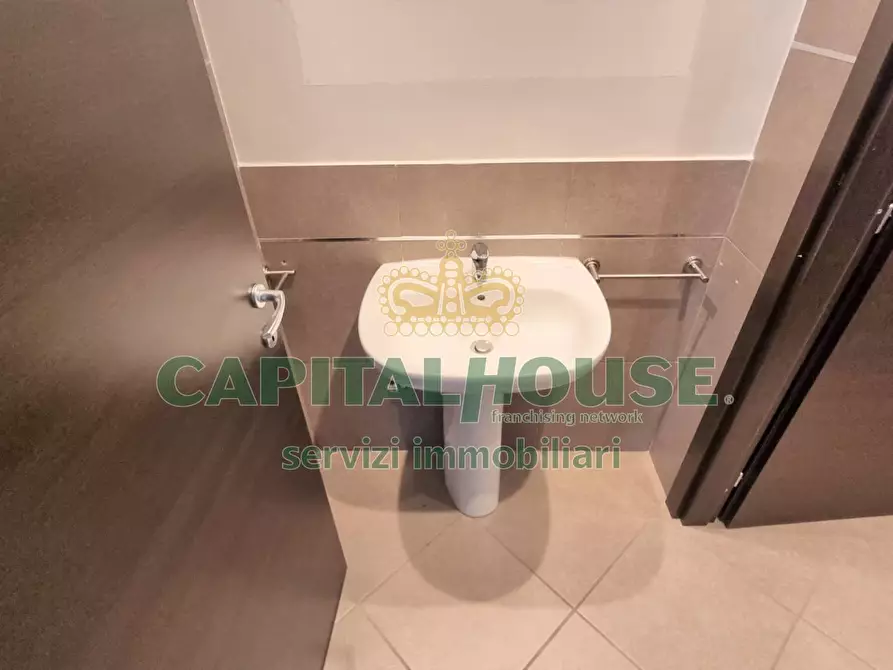 Immagine 16 di Ufficio in vendita  a Camigliano
