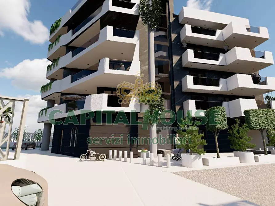 Immagine 3 di Locale commerciale in vendita  in Via Umberto Saba a Capodrise