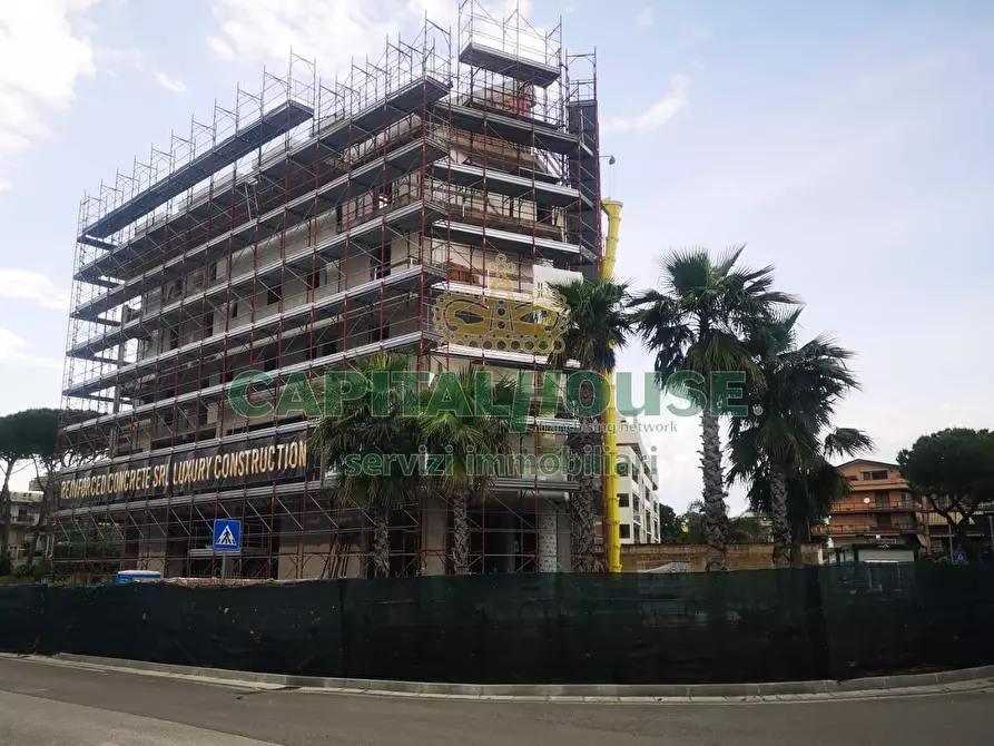 Immagine 9 di Locale commerciale in vendita  in Via Umberto Saba a Capodrise