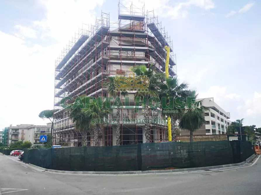 Immagine 11 di Locale commerciale in vendita  in Via Umberto Saba a Capodrise