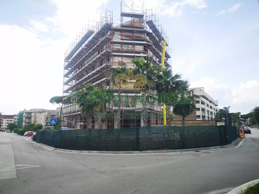 Immagine 12 di Locale commerciale in vendita  in Via Umberto Saba a Capodrise