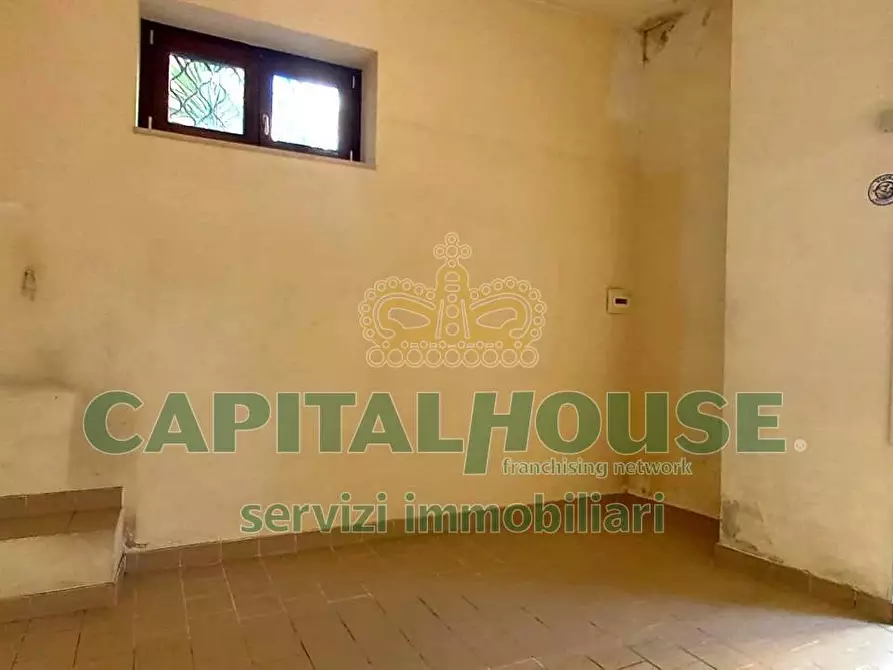 Immagine 3 di Locale commerciale in affitto  in corso gran priorato di malta a Capua